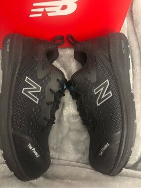 11D Wide-Women’s /Men’s 9 Wide New Balance Logic Composite Toe Work Shoes.